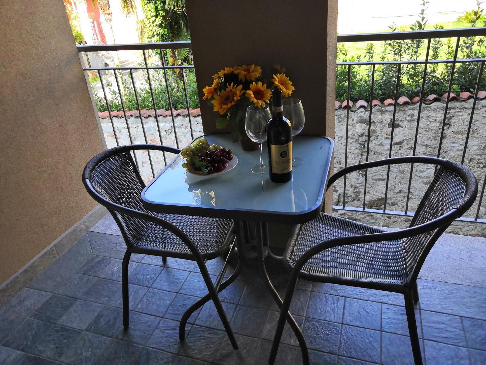 Butterfly Apt In Suna With Garage Verbania Buitenkant foto