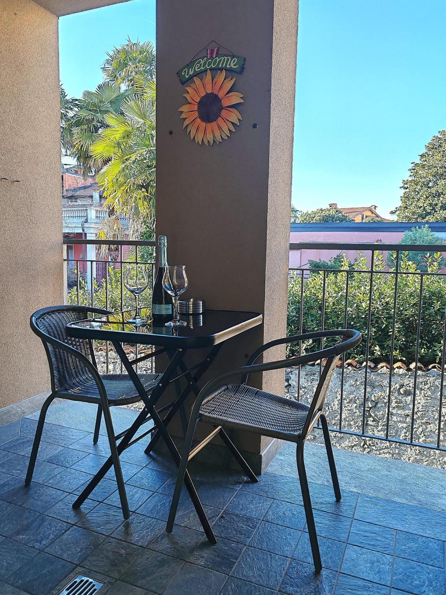 Butterfly Apt In Suna With Garage Verbania Buitenkant foto